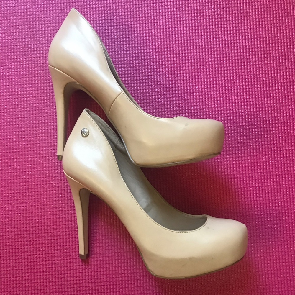 Women’s BCBG Hell’s Size 6.5M Nude Color